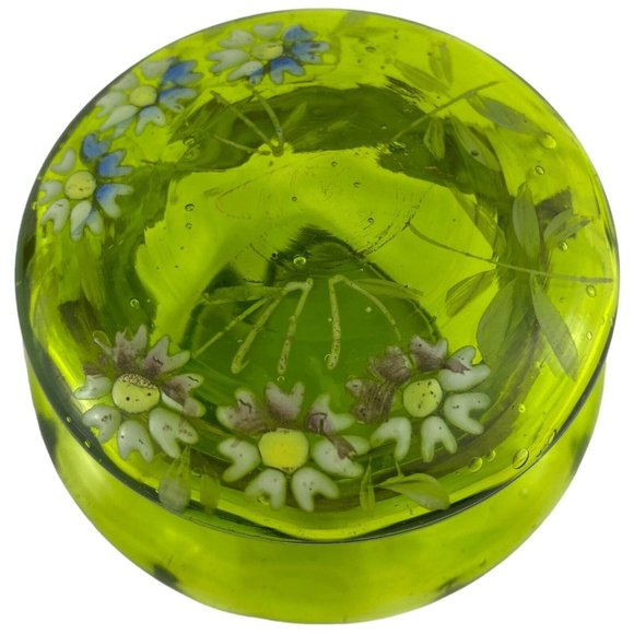 Victorian Green Glass Enamelled Dresser Box Powder Trinket Daisies - Picture 2 of 9